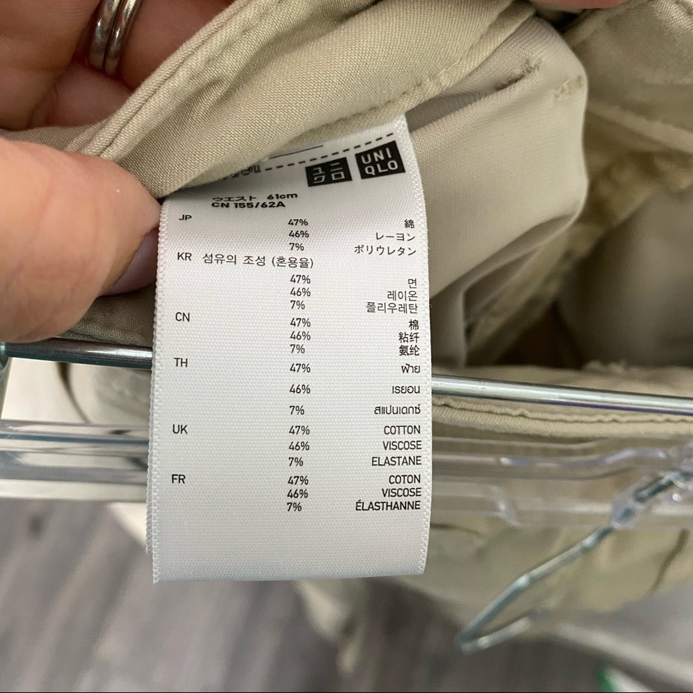 🌈 Uniqlo khaki pants size 6 - Picture 3 of 5